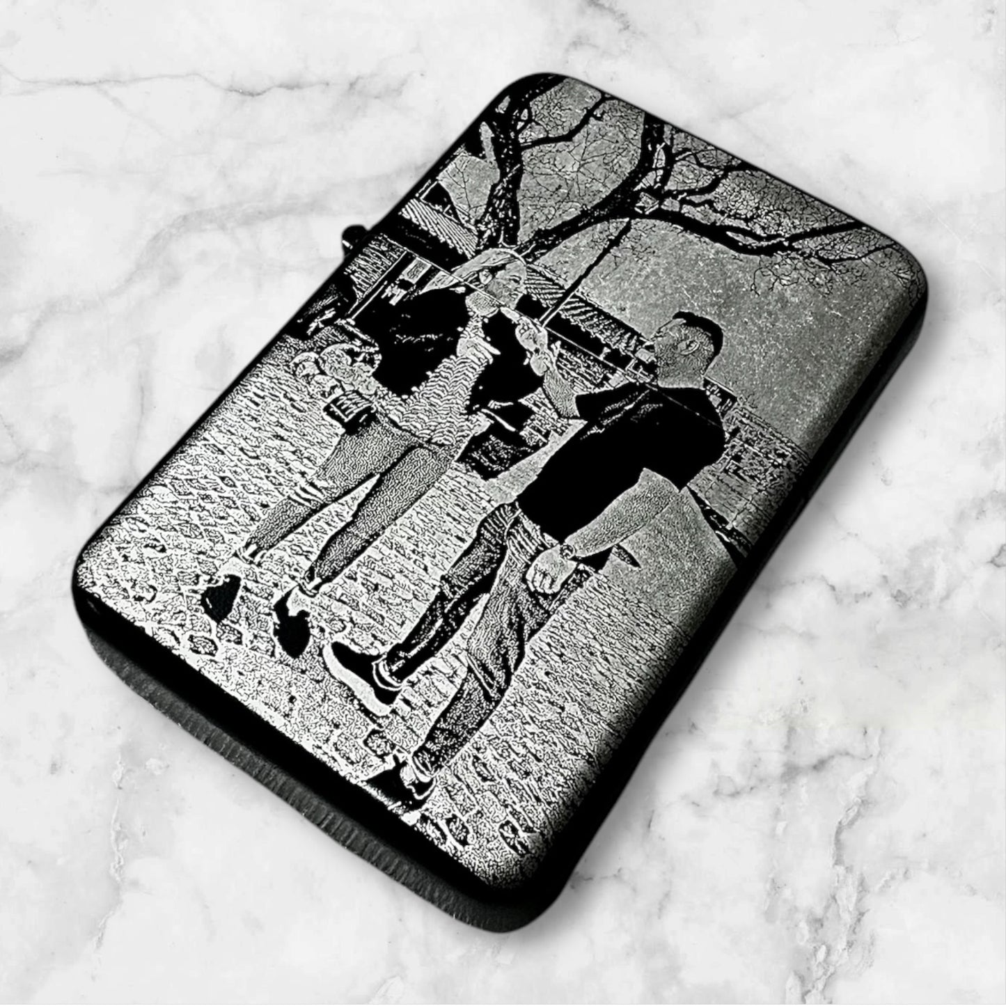 Brichetă metalică neagră – personalizabilă prin gravură